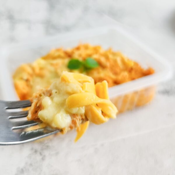 Talharim com frango ao molho branco e queijo mussarela (G10)