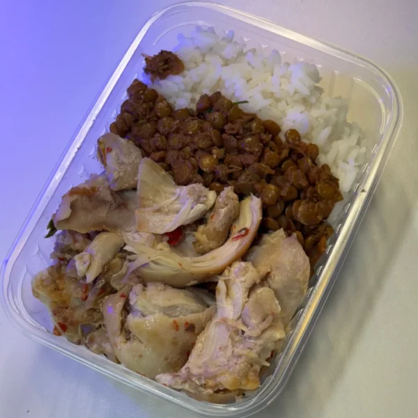 Sobrecoxa em lascas com letilha e arroz branco (T12)