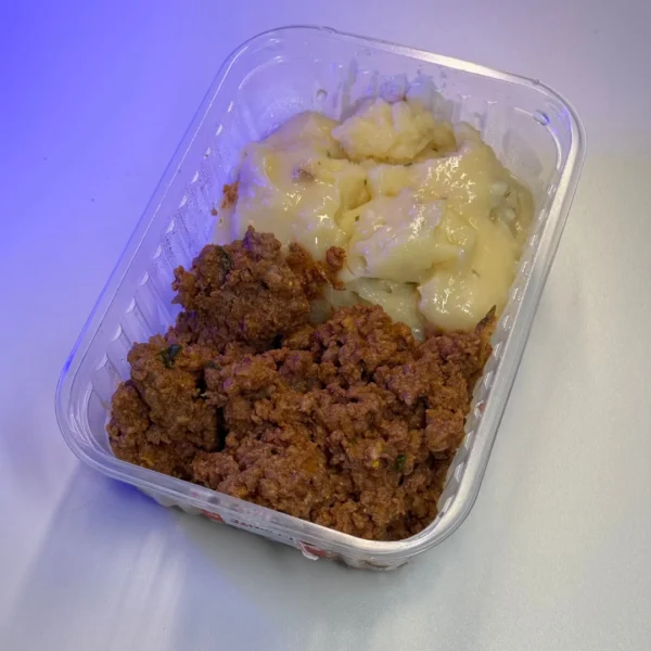 Carne moída com purê de batata inglesa (T16)