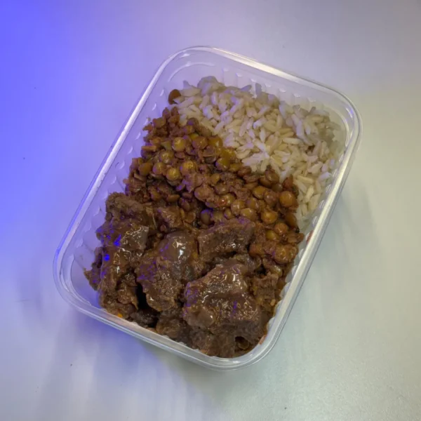 Carne de panela em cubos com arroz integral e lentilha (T17)