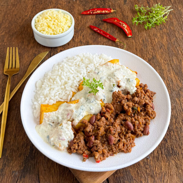Chilli com carne, arroz branco, batata inglesa assada e molho de iogurt (GF15) - Image 3