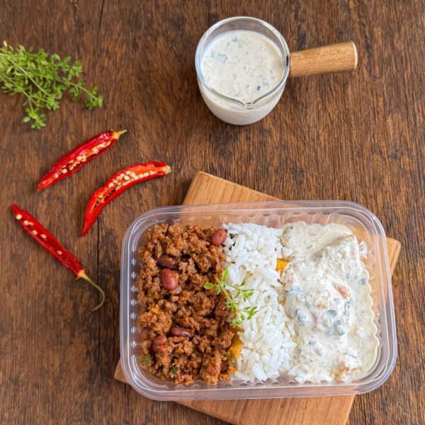 Chilli com carne, arroz branco, batata inglesa assada e molho de iogurt (GF15) - Image 6