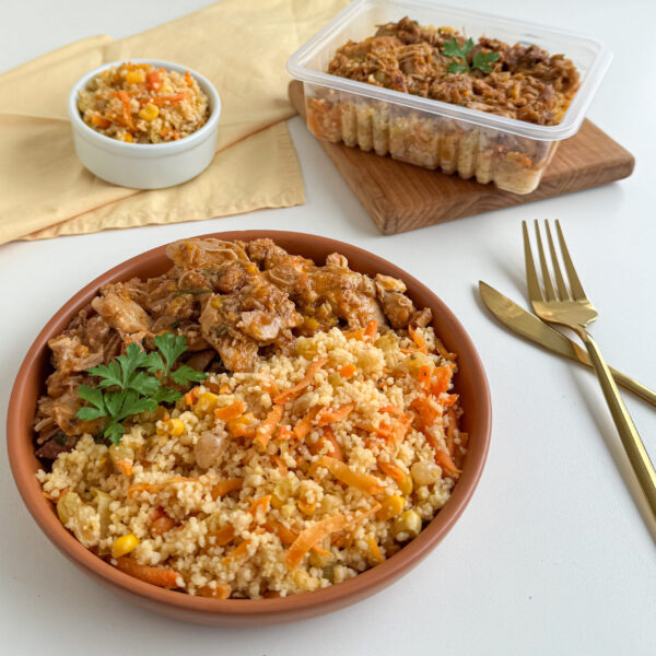 Sobrecoxa com bacon e cuscuz marroquino (G14)