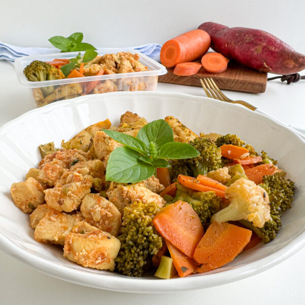 Frango em cubos com mix de legumes (T2)