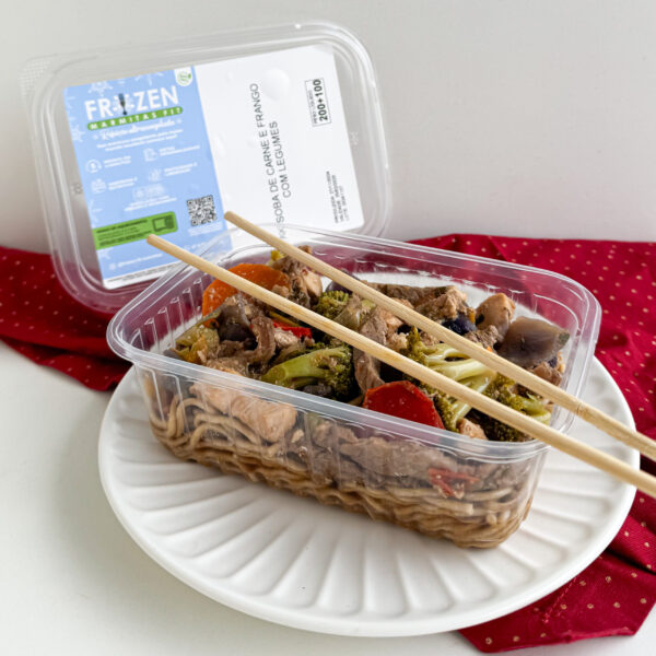 Yakisoba com carne e frango com legumes e spaghetti integral (GF23) - Image 3