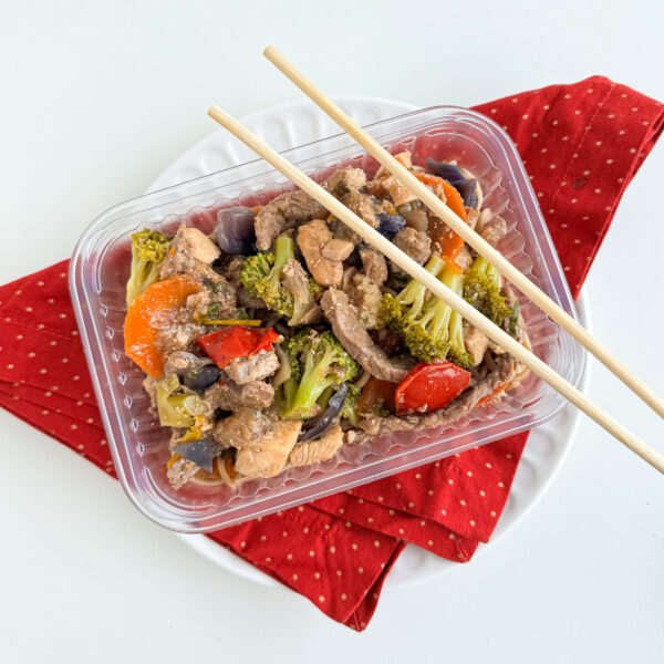 Yakisoba com carne e frango com legumes e spaghetti integral (GF23) - Image 5
