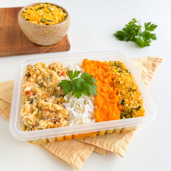 Moqueca de tilápia, purê de cenoura, arroz branco e farofa de couve (GF22) - Image 2
