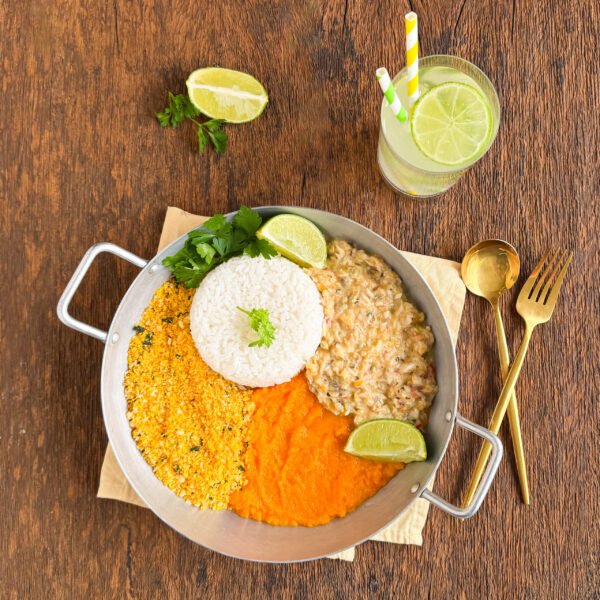 Moqueca de tilápia, purê de cenoura, arroz branco e farofa de couve (GF22) - Image 3